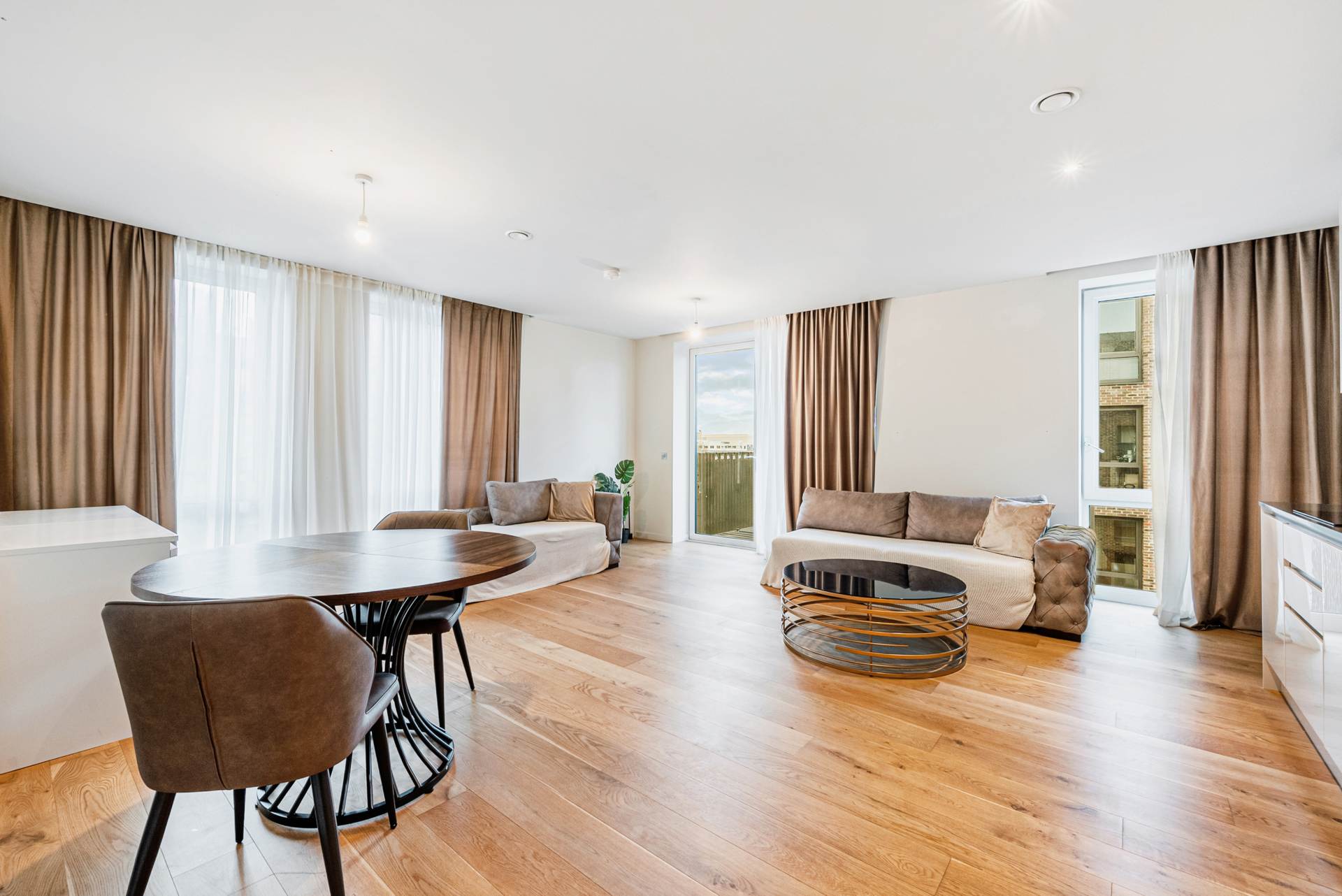 Flat Bramber Court in London