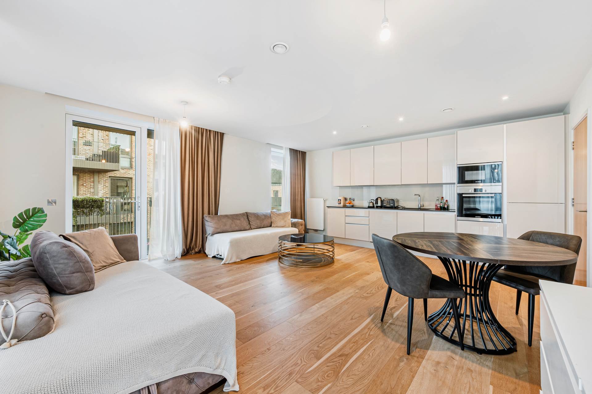 Flat Bramber Court in London