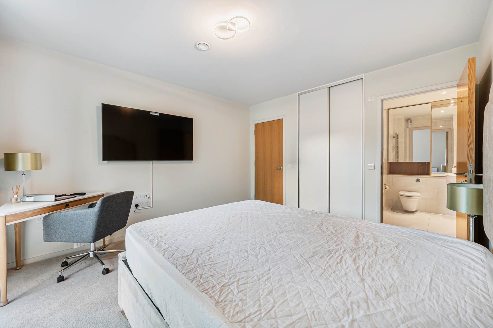 Flat Bramber Court in London