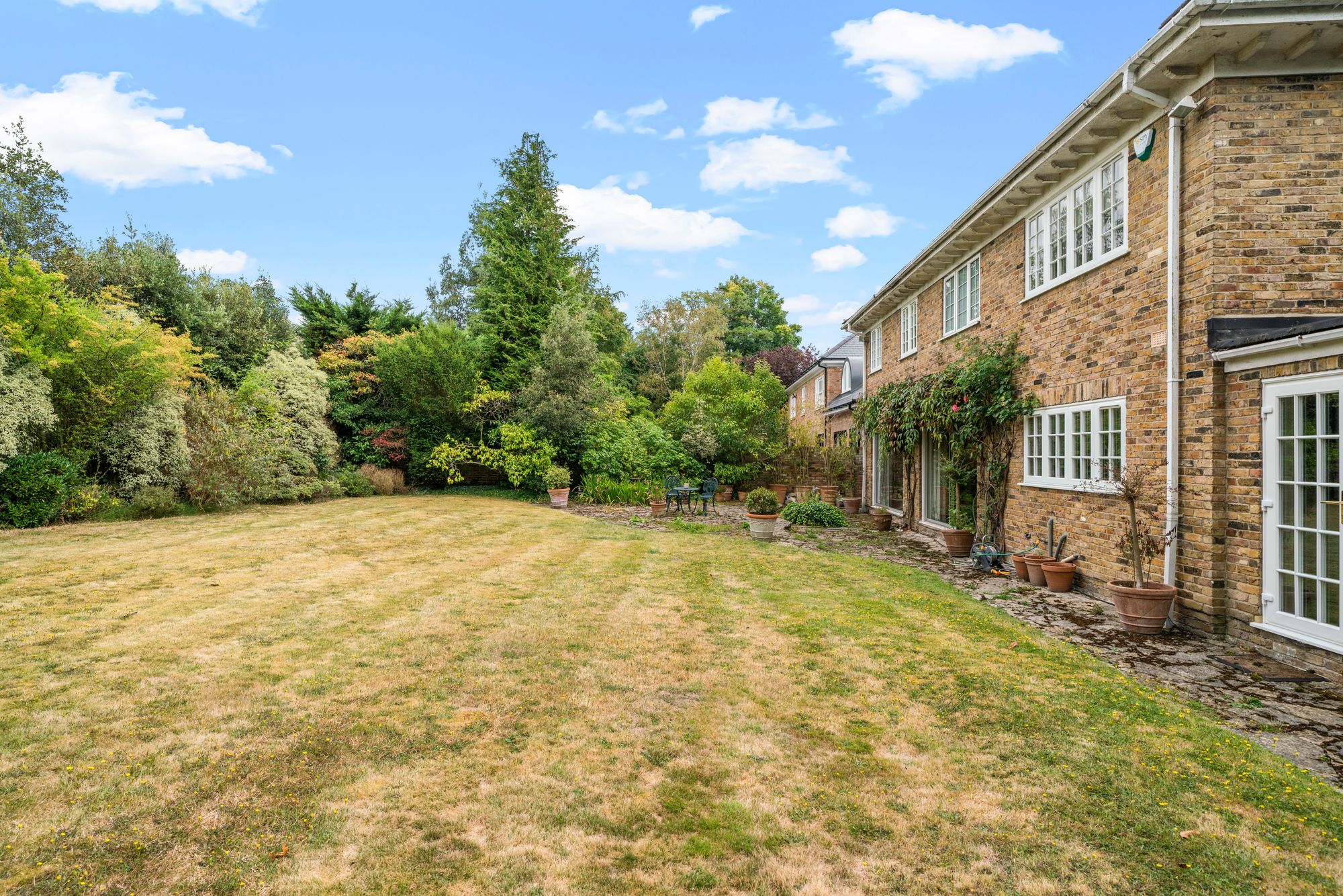 House Hawksview in Cobham