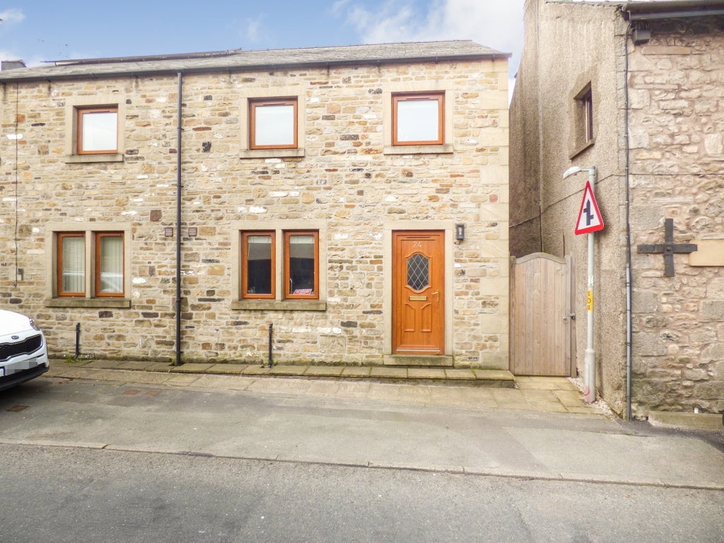 House New Road in Ingleton