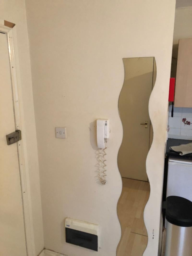 Flat Walm Lane in Greater London