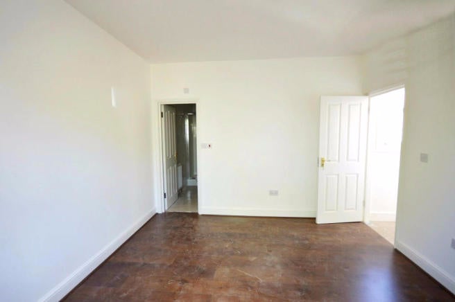 Flat Fieldgate Street in Greater London