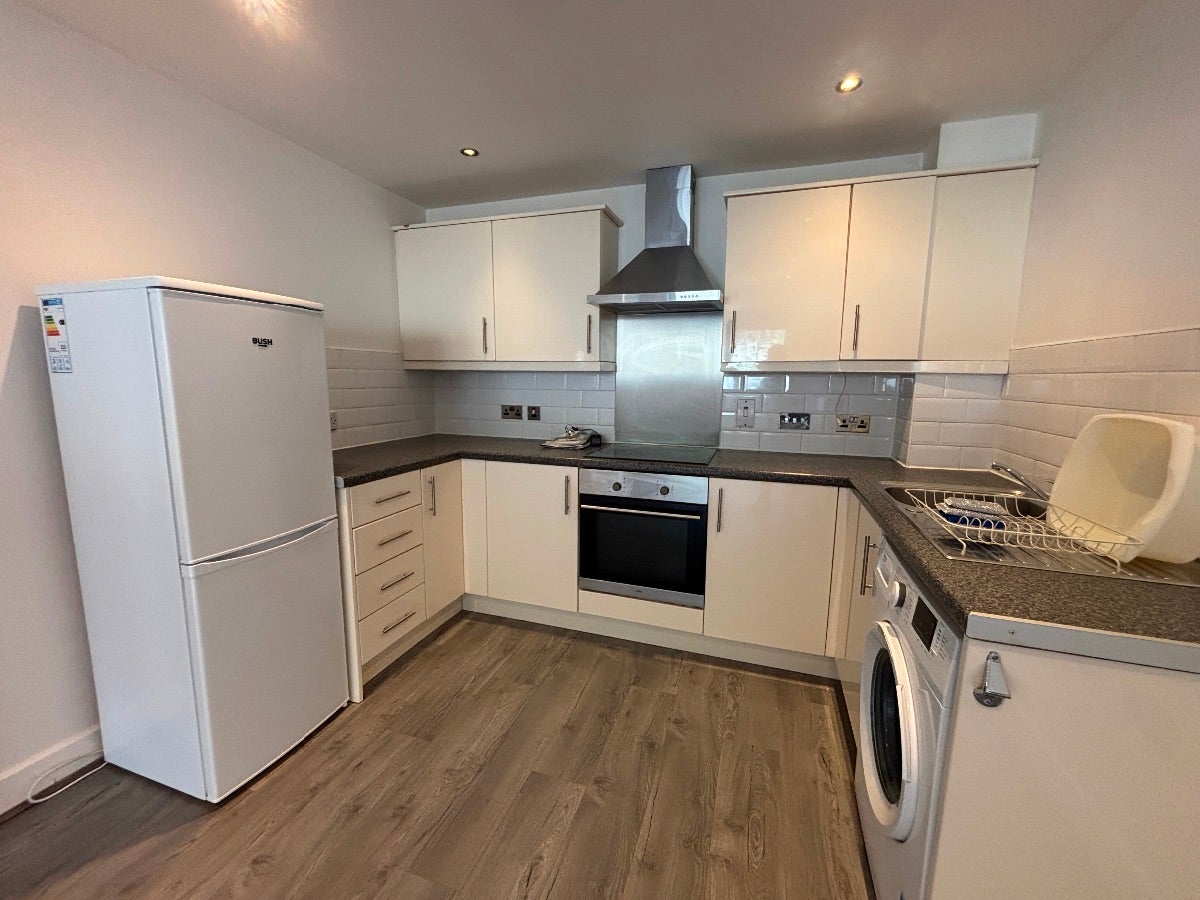 Flat Lowbridge Court in Liverpool