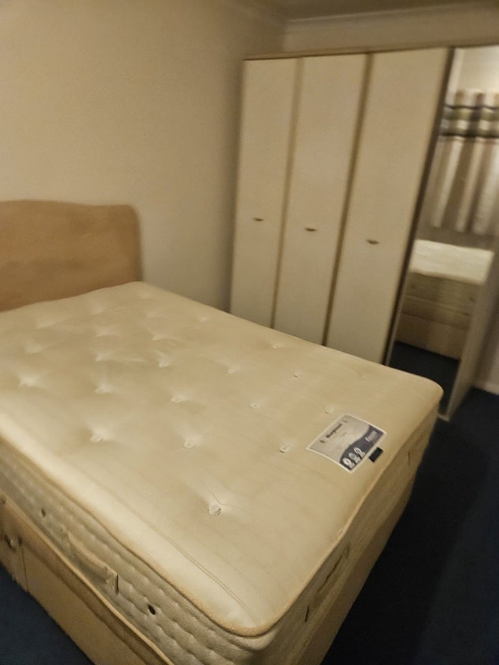 Room Pershore Road in Basingstoke and Deane