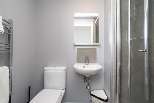 Room Bath Road in Bristol