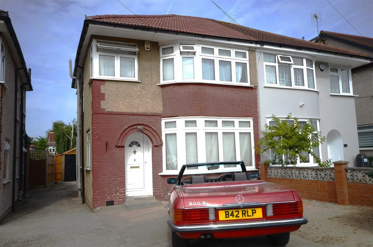 House Elgin Avenue in Greater London