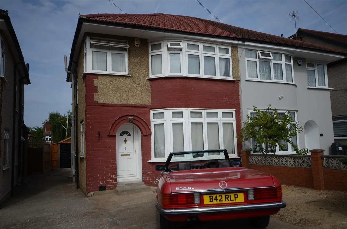 House Elgin Avenue in Greater London