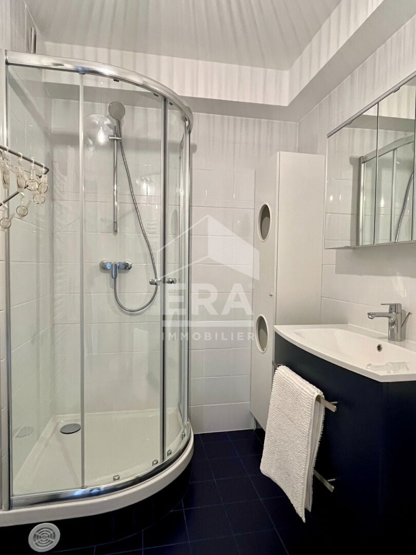 Flat Rue Mathilde Girault in Levallois-Perret