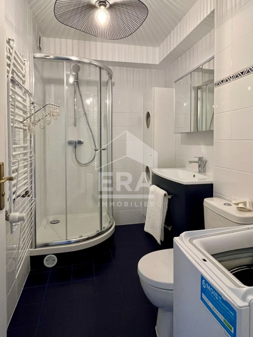 Flat Rue Mathilde Girault in Levallois-Perret