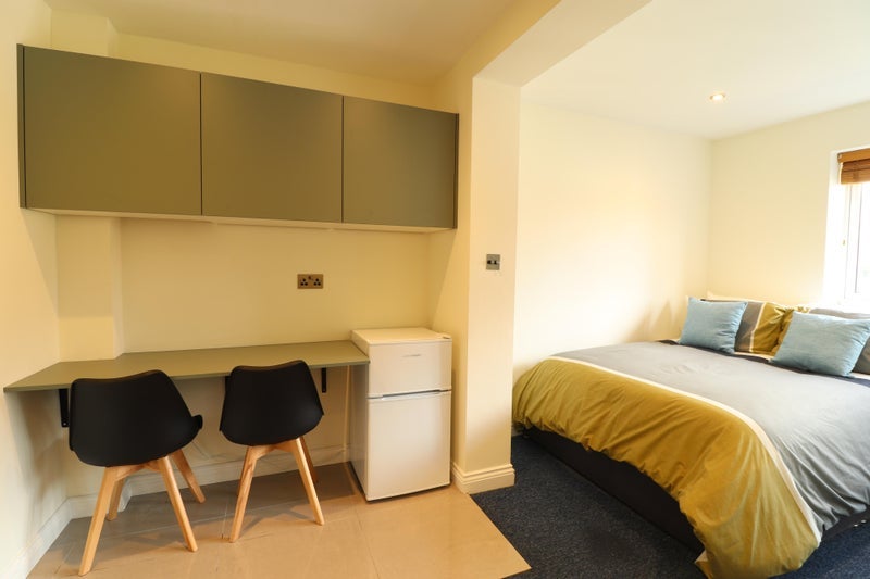 Room Western Avenue in Greater London