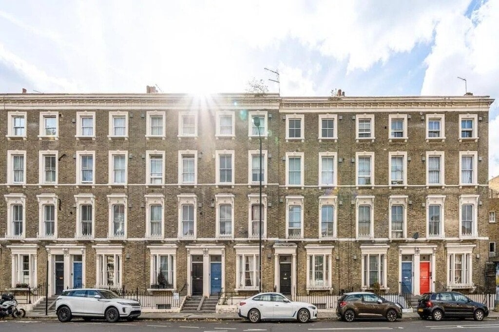 Flat Thorndike Close in Greater London