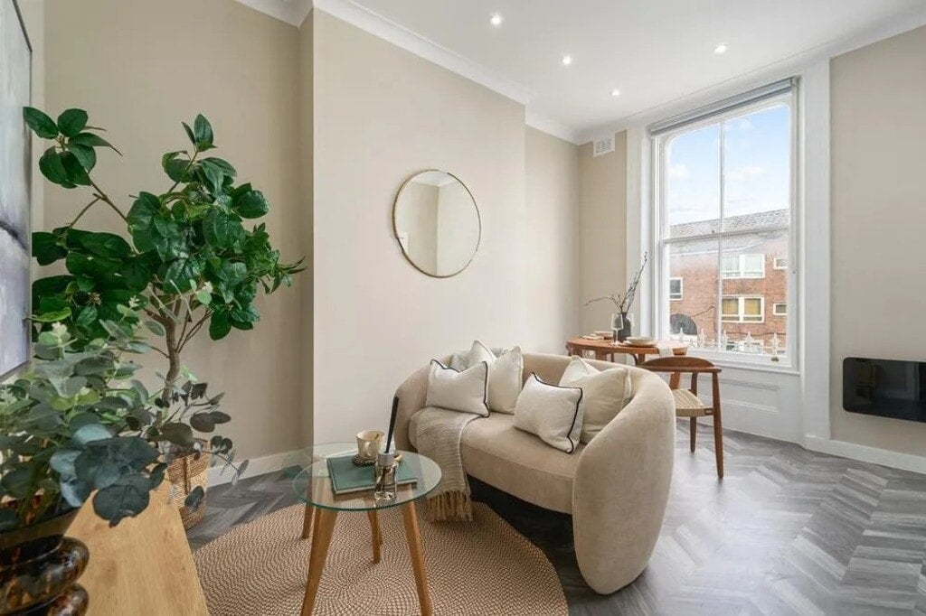 Flat Thorndike Close in Greater London