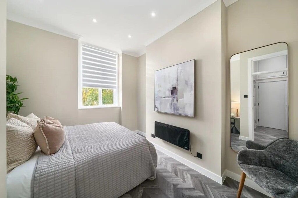 Flat Thorndike Close in Greater London