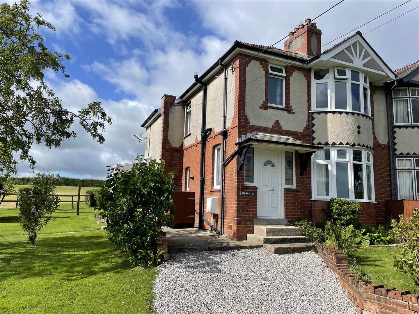 House Picton Road in Pen-y-ffordd