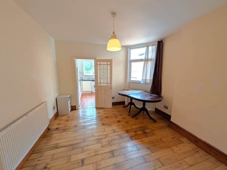 House Larch Road in Greater London