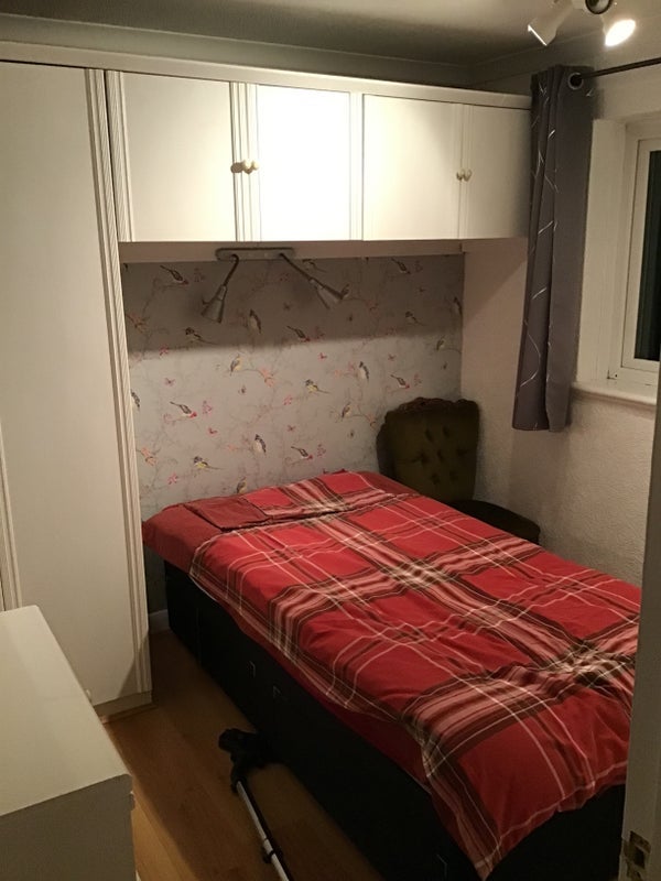 Room Julian's Way in North Cornelly