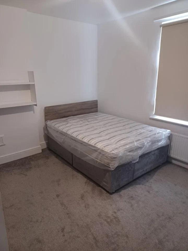 Room Cambridge Avenue in Greater London