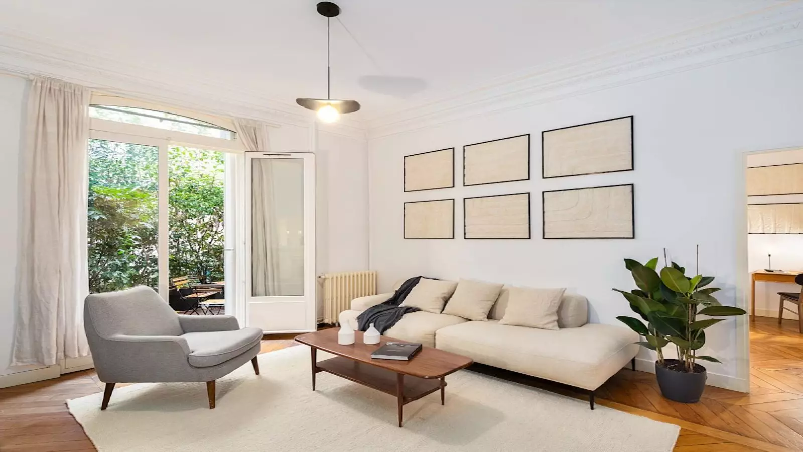 Flat Rue de Verneuil in Paris