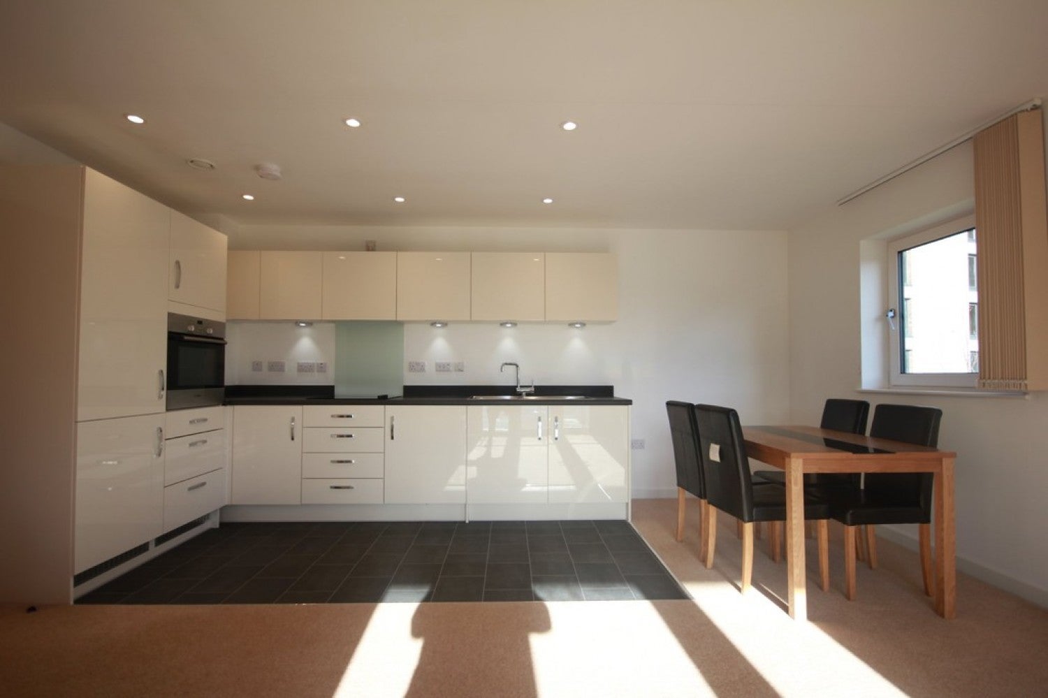 Flat Windrush Grove in Birmingham