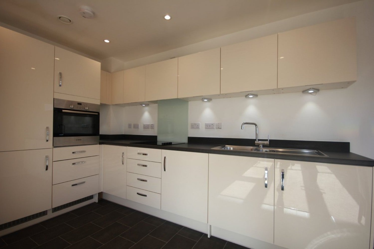Flat Windrush Grove in Birmingham
