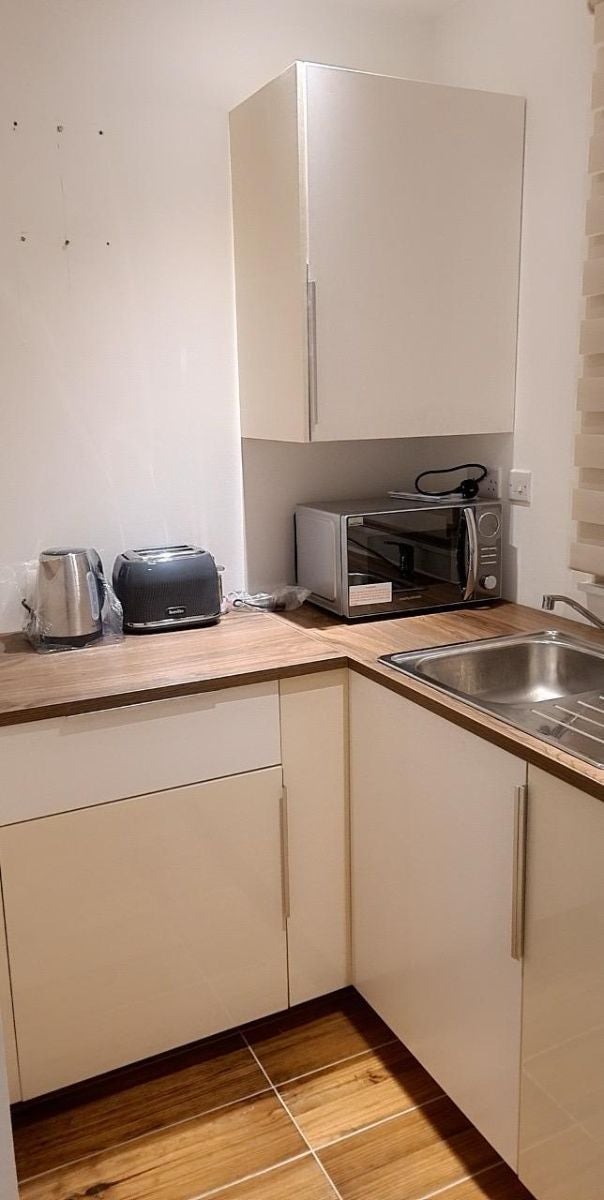 Flat Leamington Crescent in Greater London
