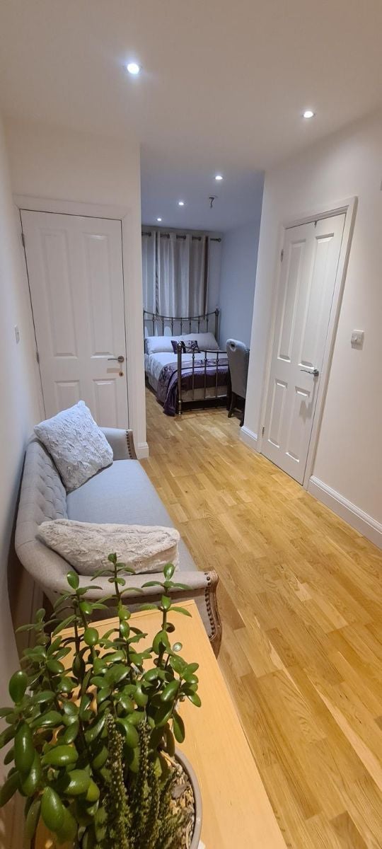 Flat Leamington Crescent in Greater London