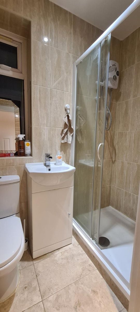 Flat Leamington Crescent in Greater London