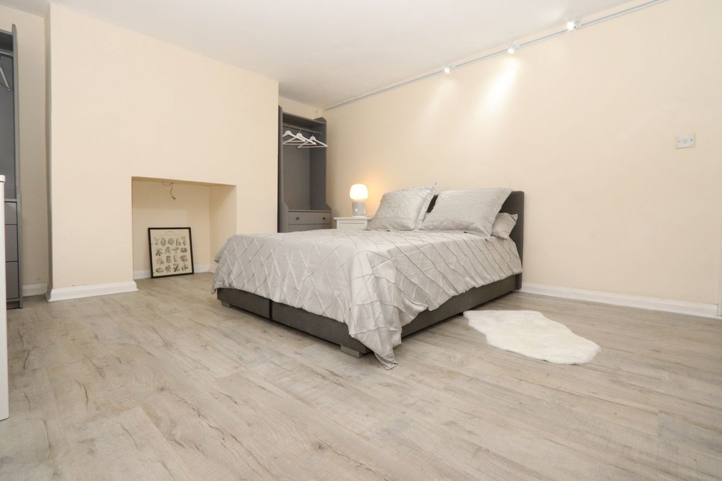Flat Tredegar Square in Greater London