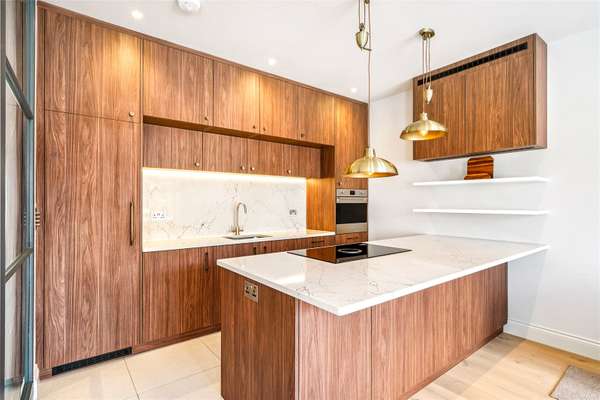 Flat Wardo Avenue in Greater London