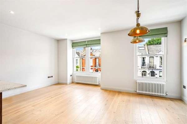 Flat Wardo Avenue in Greater London