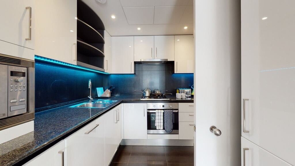Flat Westferry Circus in Greater London