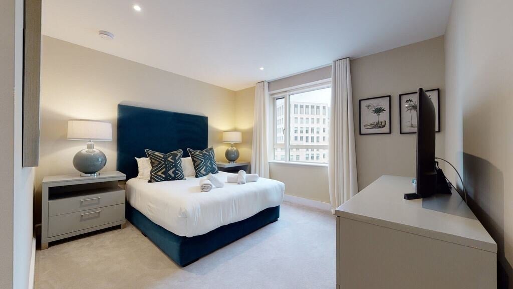 Flat Westferry Circus in Greater London