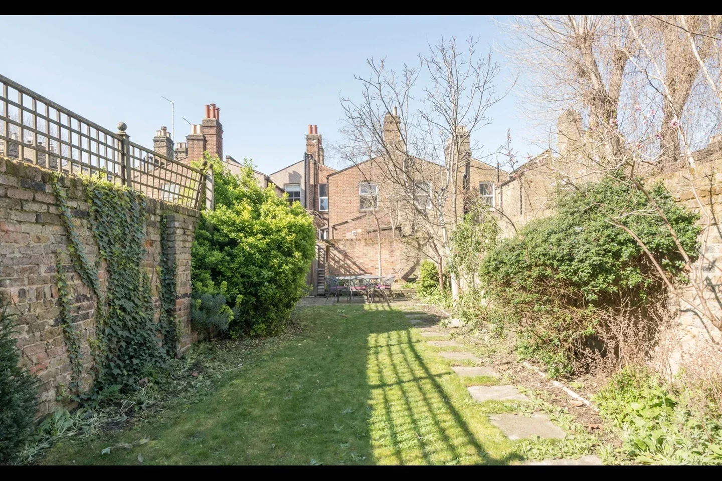 House Surrey Square in Greater London