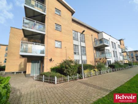 Flat Lockside Marina in Chelmsford
