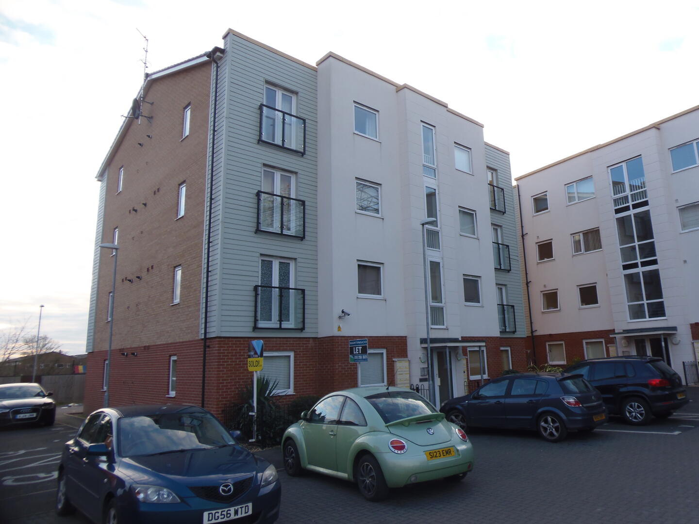 Flat Onyx Crescent in Leicester