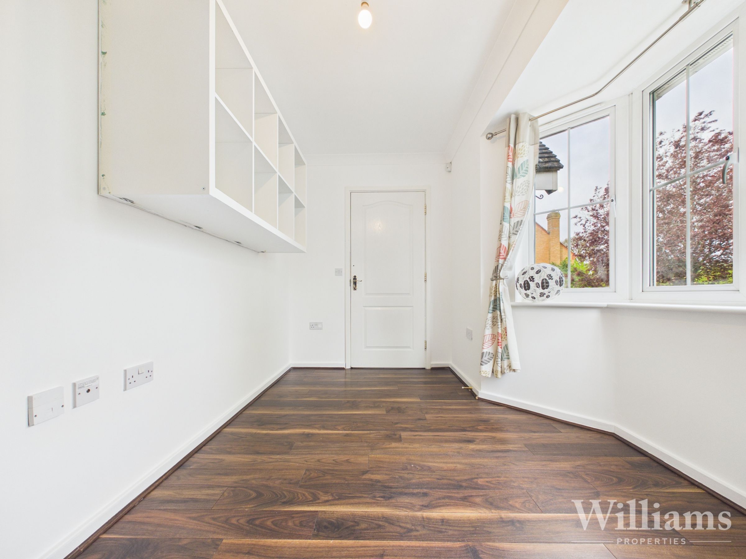 House Almond Tree Drive in Weston Turville