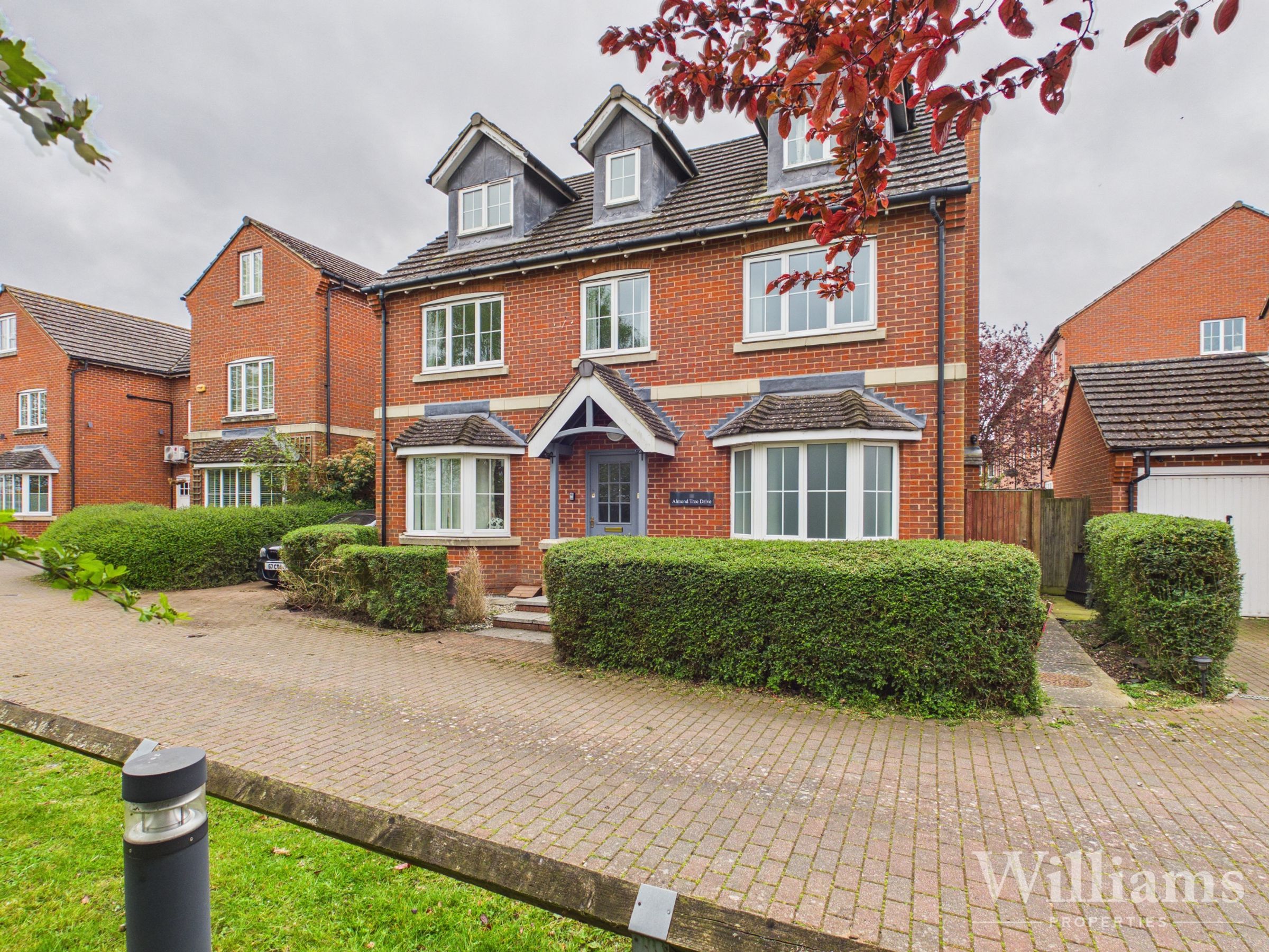 House Almond Tree Drive in Weston Turville