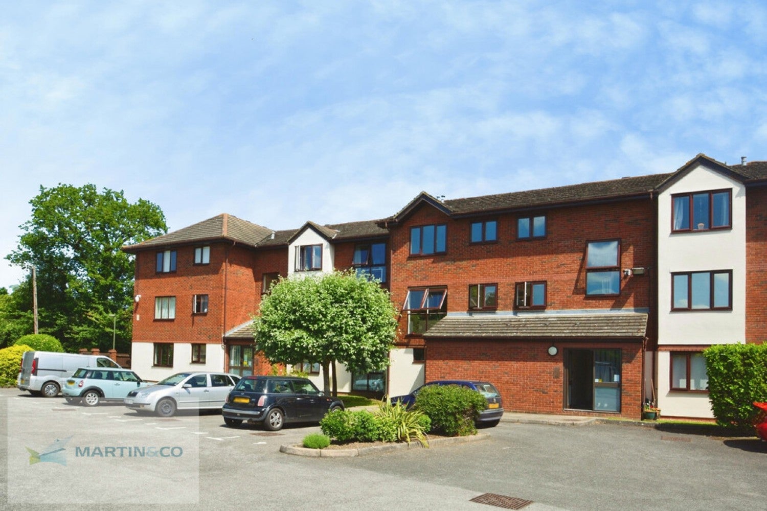Flat Chapel Avenue in Borough of Runnymede