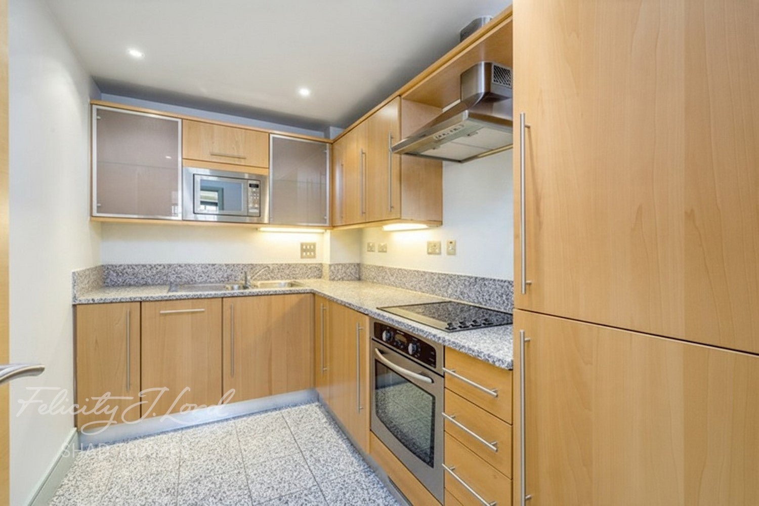 Flat Cayenne Court in Greater London