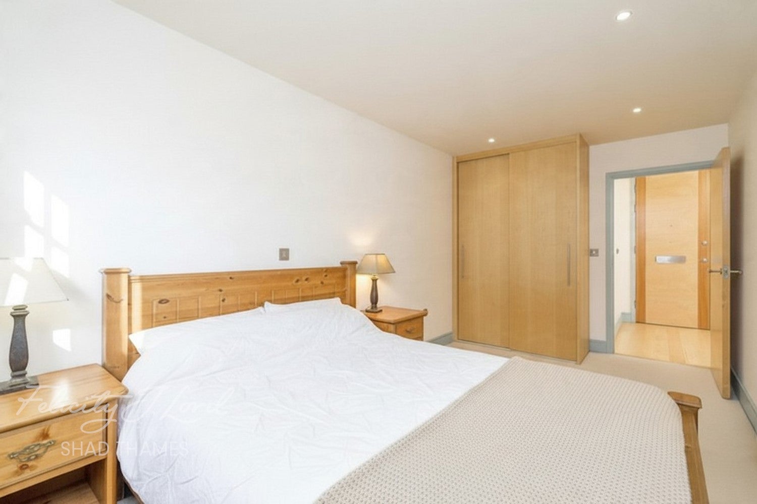 Flat Cayenne Court in Greater London