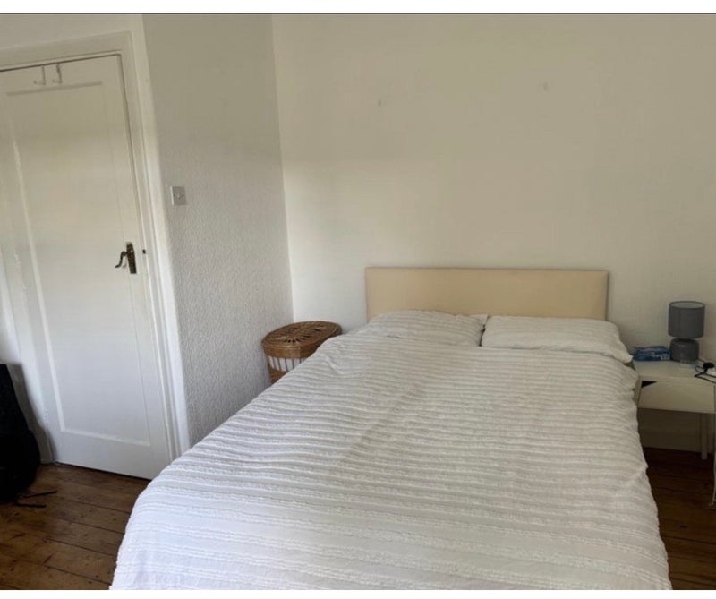 Room Cazenove Road in Greater London
