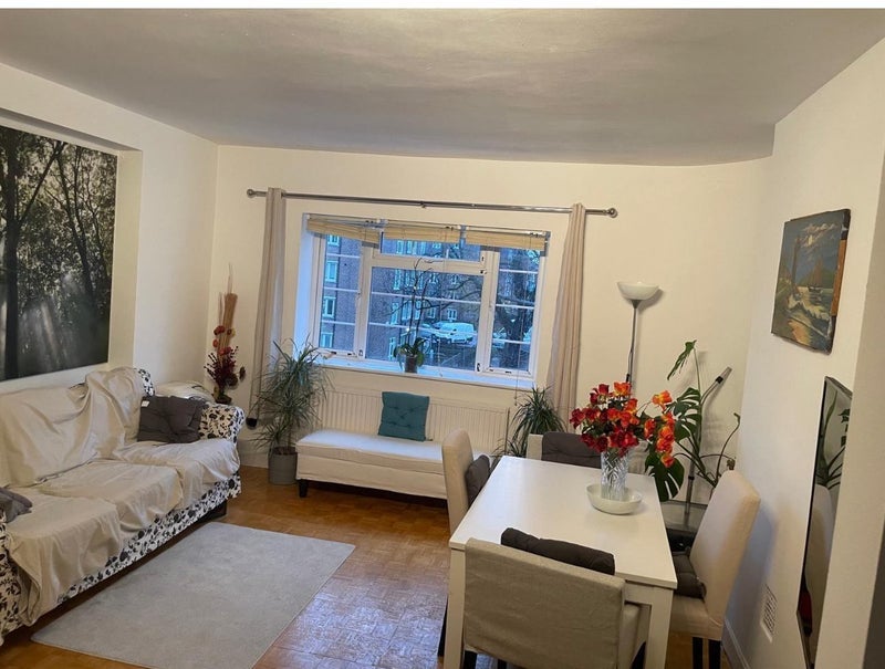 Room Cazenove Road in Greater London