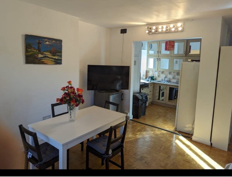 Room Cazenove Road in Greater London