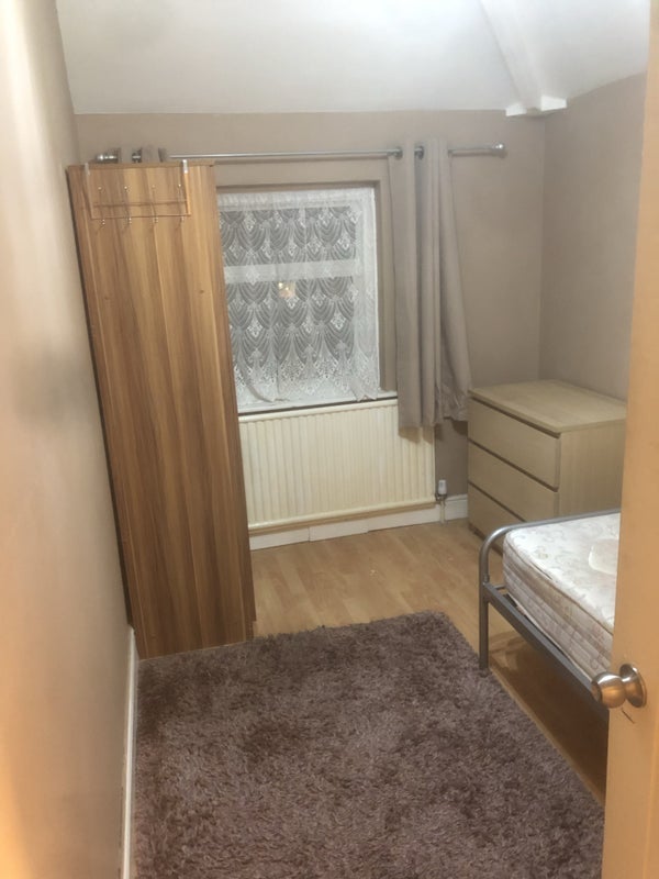 Room Willinton Road in Bristol