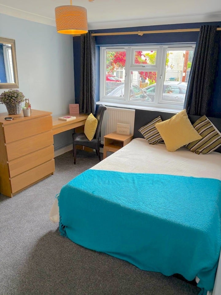 Room Abbotts Road in Aylesbury