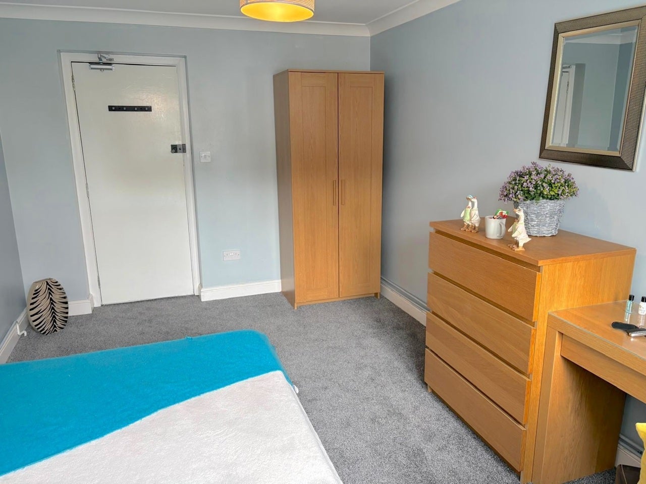 Room Abbotts Road in Aylesbury