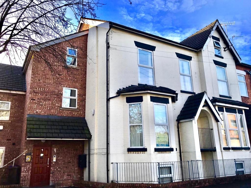 Flat Wilbraham Road in Manchester