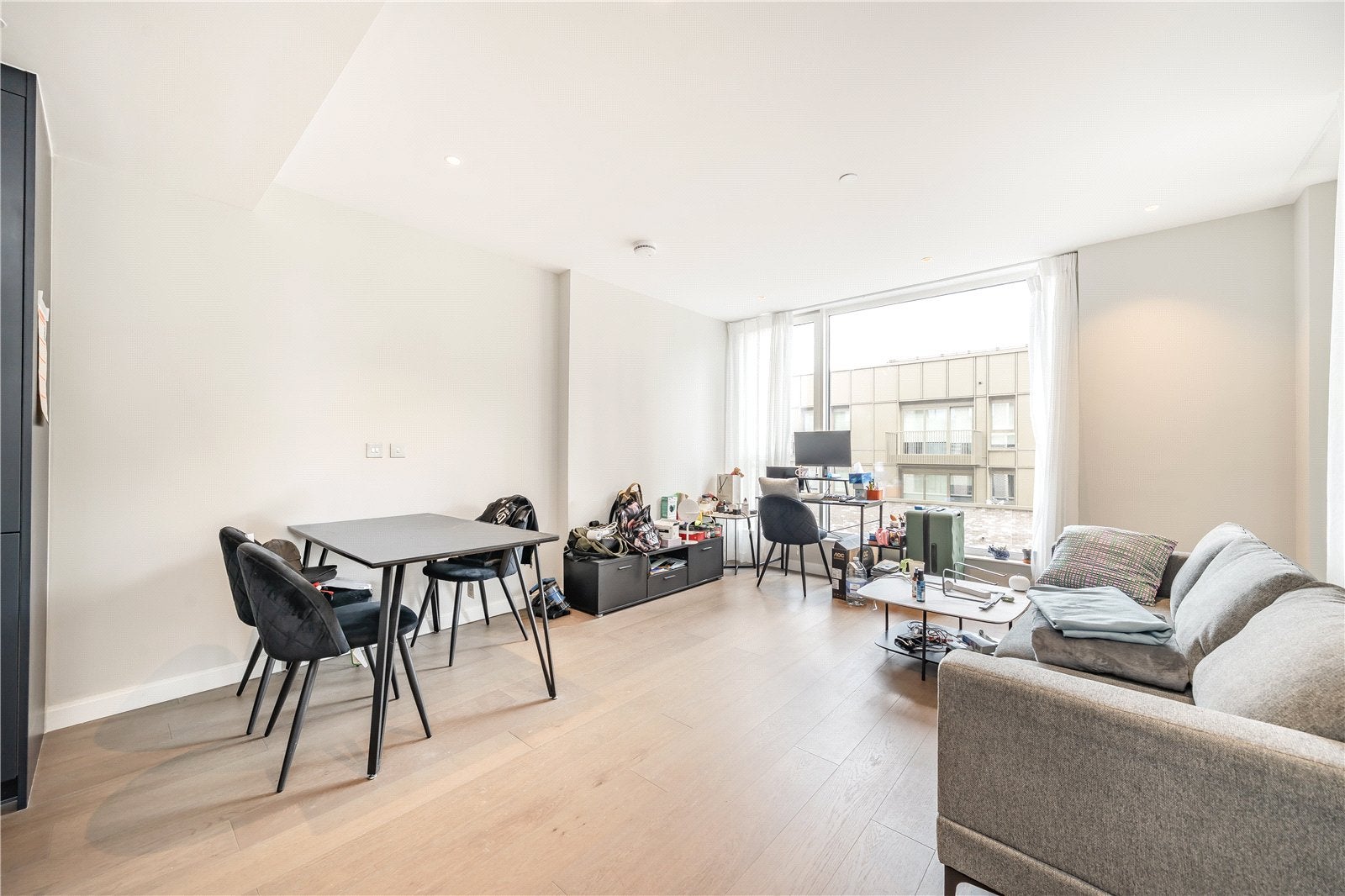 Flat Kennington Lane in Greater London