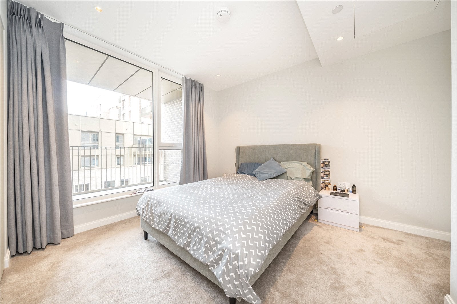 Flat Kennington Lane in Greater London